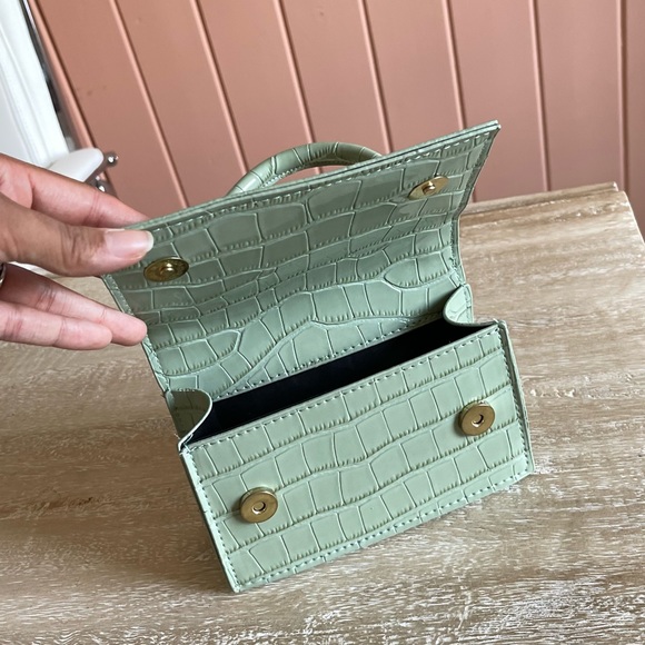 Mini Green Crocodile Purse - Picture 3 of 4